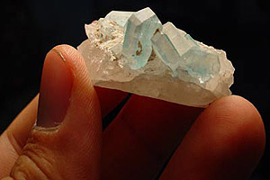 Fabulosos cristais de euclásio azul, em Equador, RN