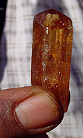 Cristal terminado de topázio imperial, cuja produção só existe em Ouro Preto, Minas Gerais 