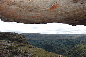Vista de Canyon Guartelá de um dos sítios arqueológicos desta região. Paraná