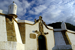 Fortaleza Nossa Senhora dos Prazeres, Ilha do Mel, PR - Cantaria em gnaisse